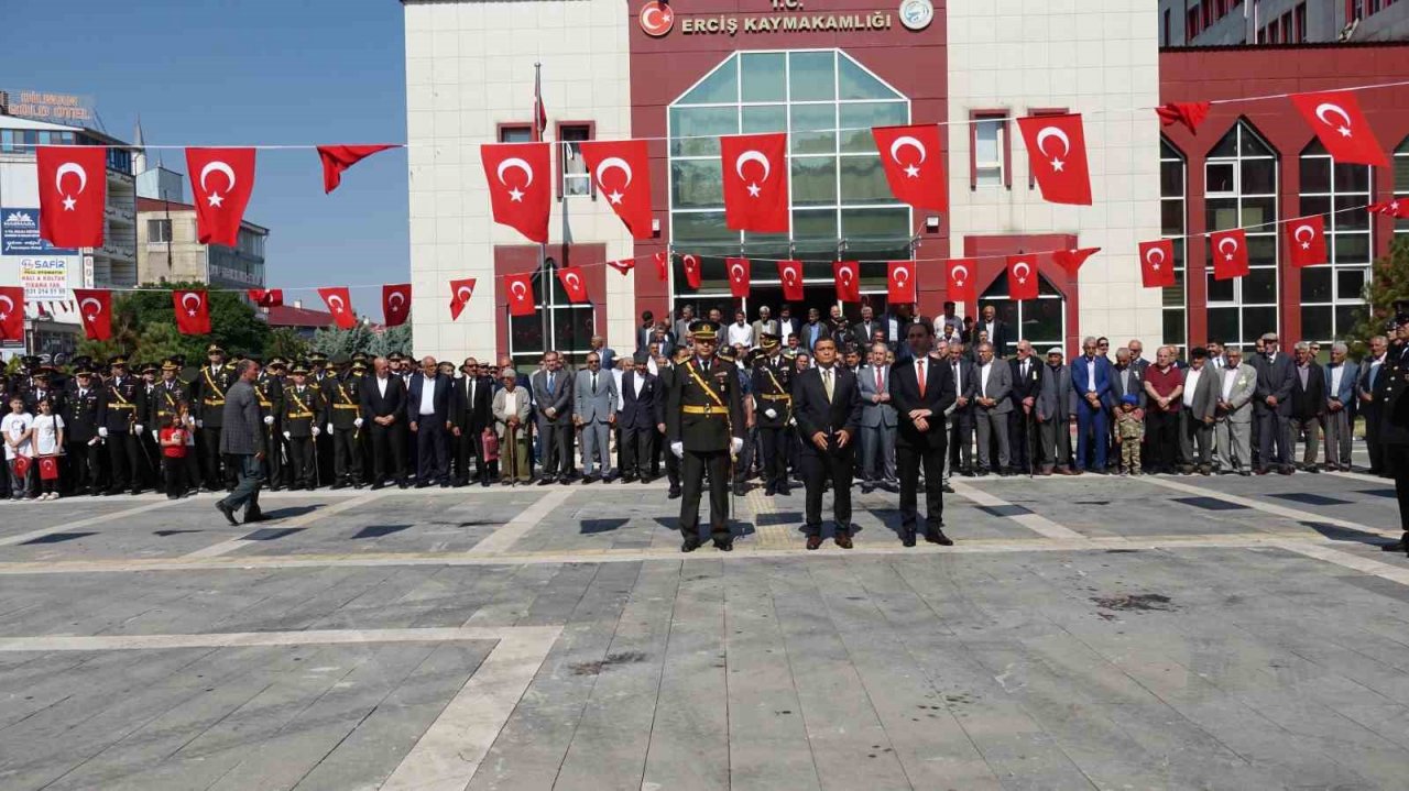 Erciş’te 30 Ağustos Zafer Bayramı coşkusu