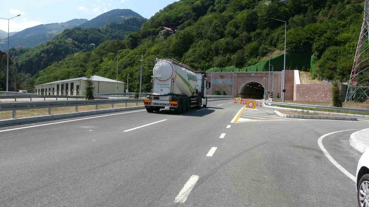 Yeni Zigana Tüneli’nden 4 ayda 600 binin üzerinde araç geçiş yaptı