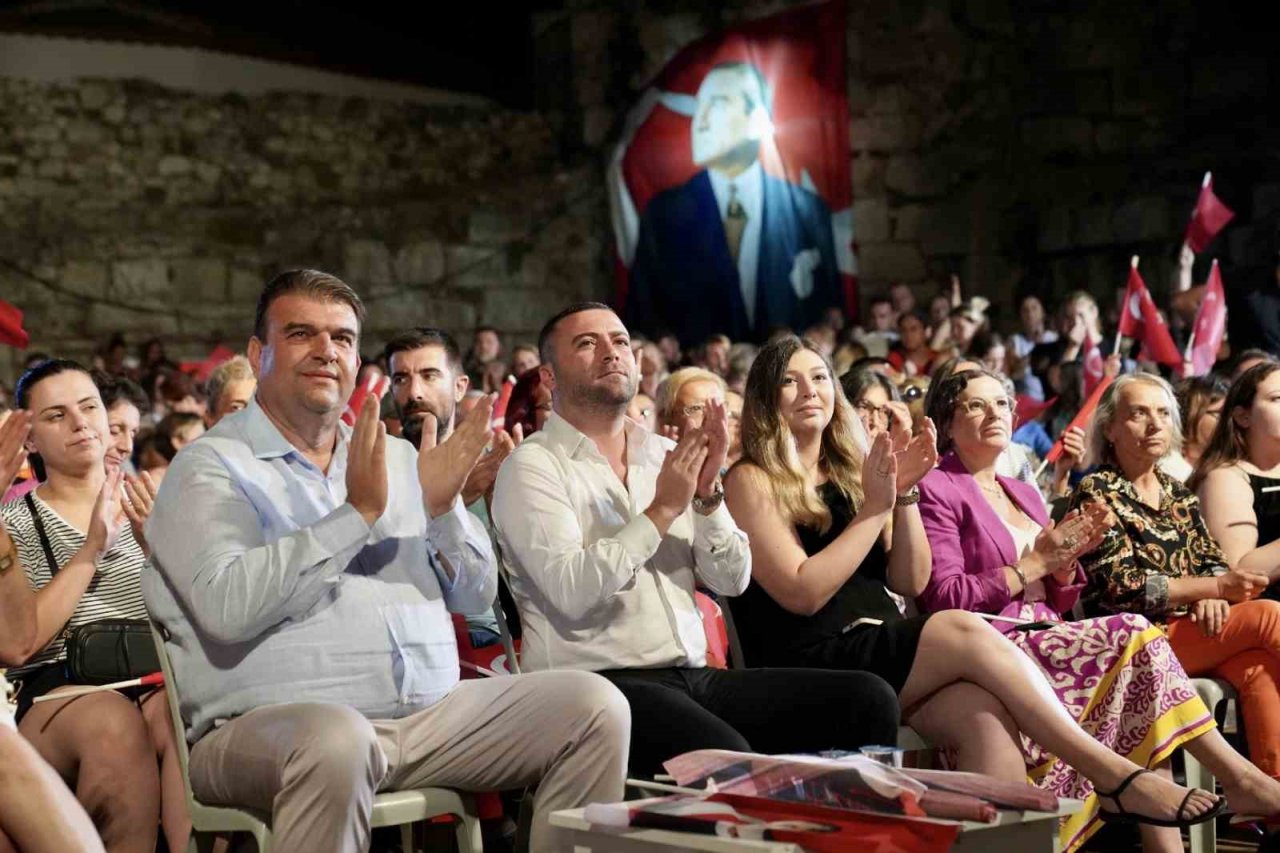 Seferihisar’da Ahmet Selçuk İlkan coşkusu