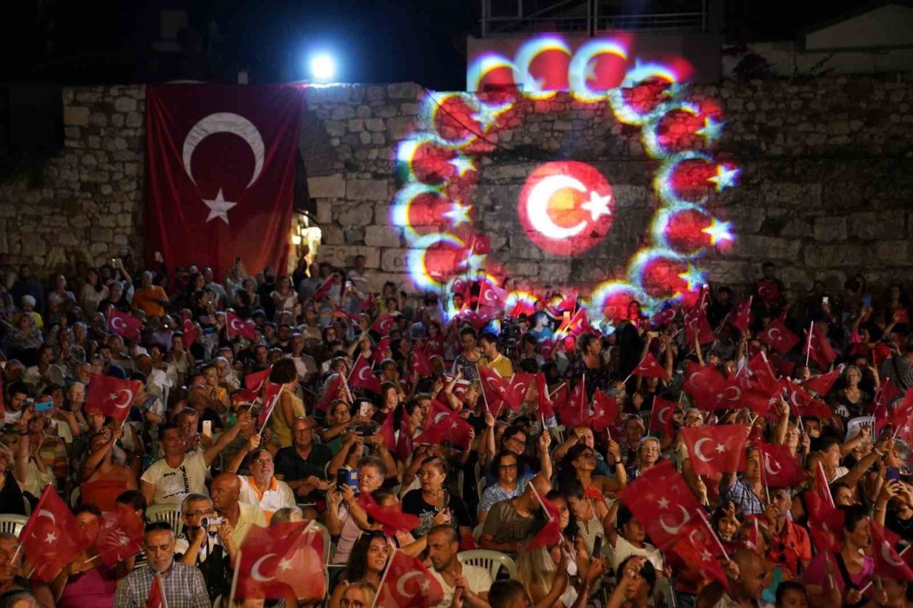 Seferihisar’da Ahmet Selçuk İlkan coşkusu