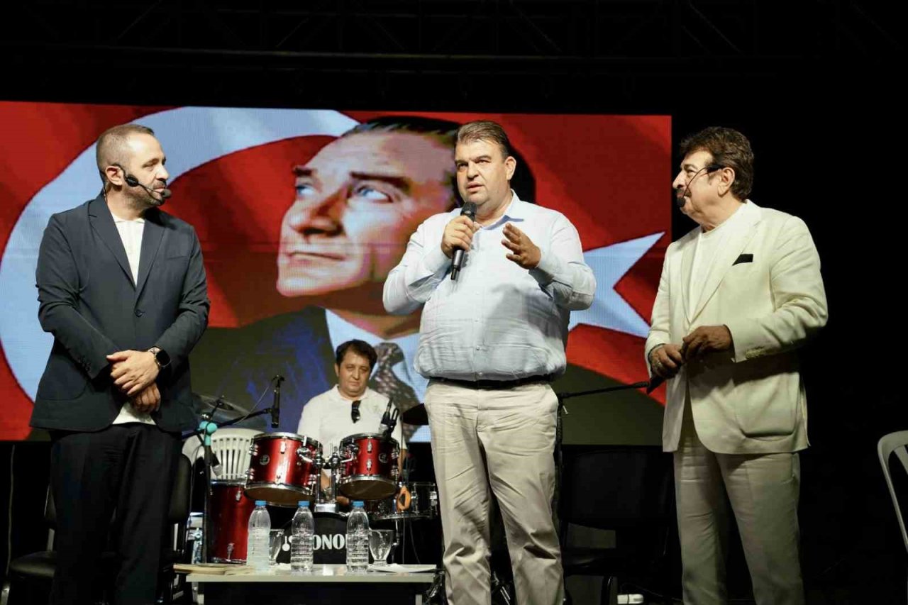 Seferihisar’da Ahmet Selçuk İlkan coşkusu