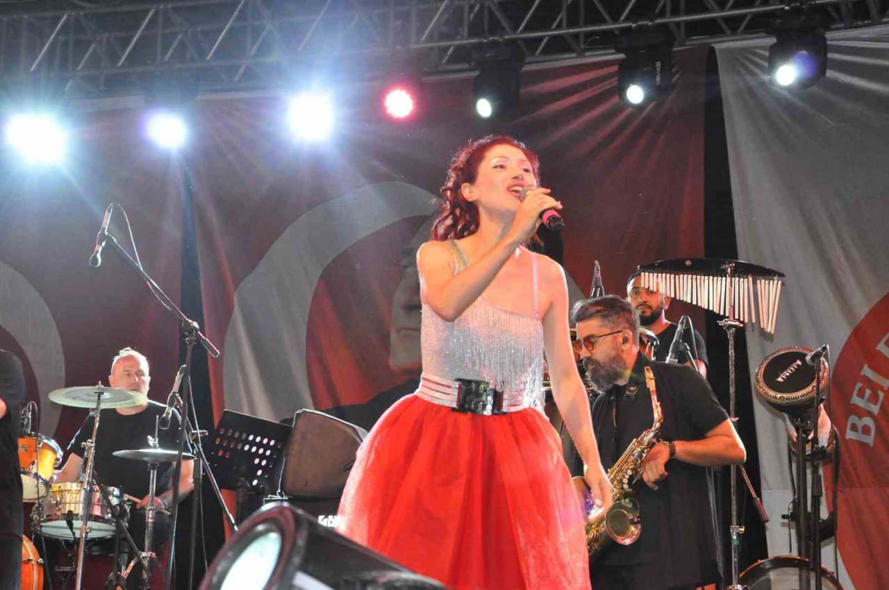 Menteşe’deki konser yoğun ilgi gördü