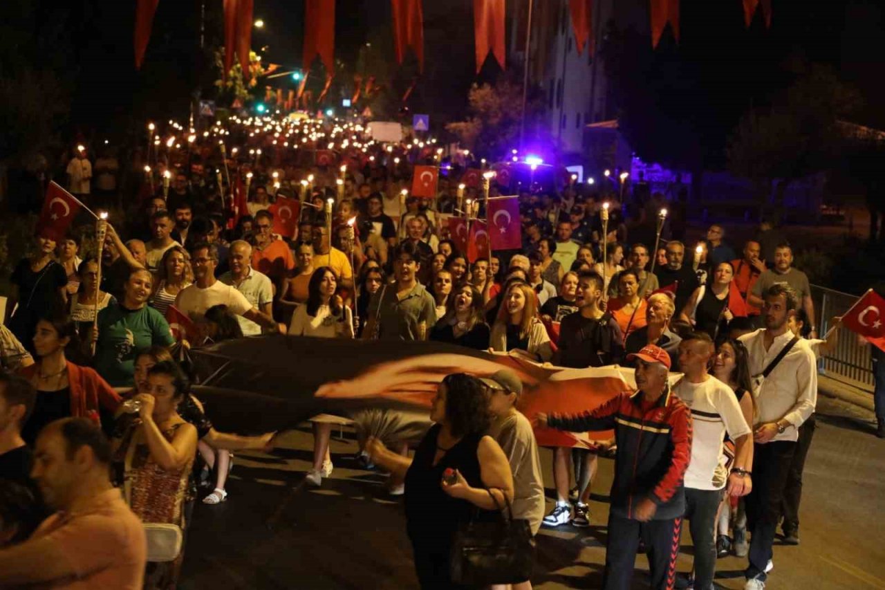 Menteşe’deki konser yoğun ilgi gördü