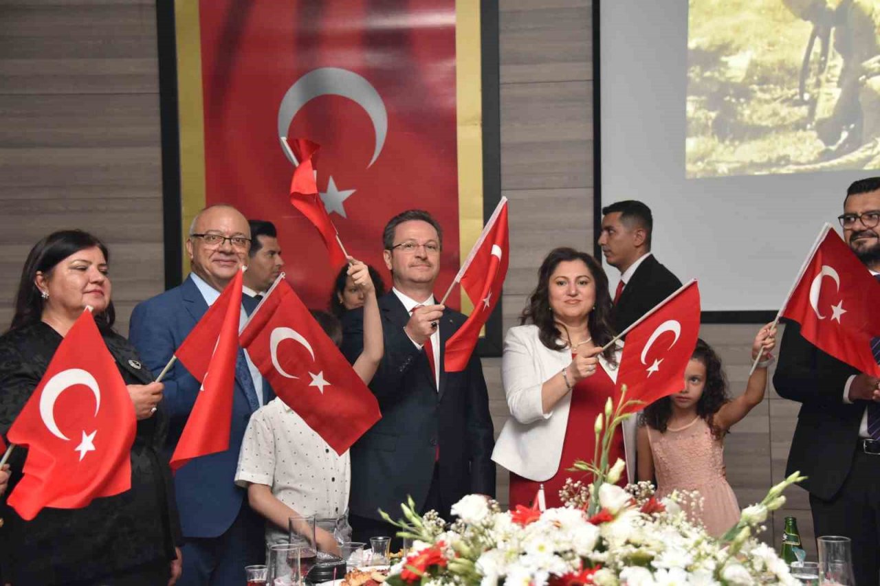 Manisa’da Zafer Bayramı coşkusu akşam da devam etti