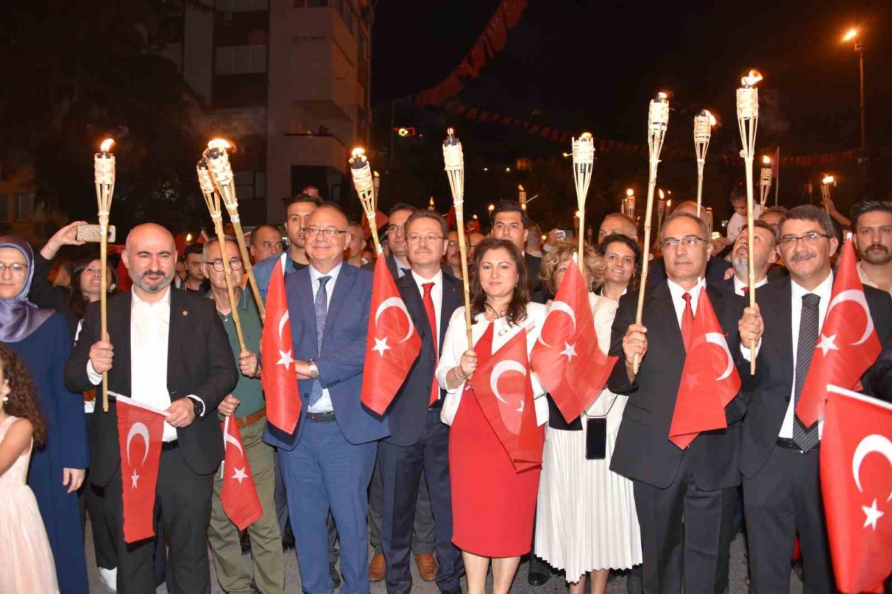 Manisa’da Zafer Bayramı coşkusu akşam da devam etti