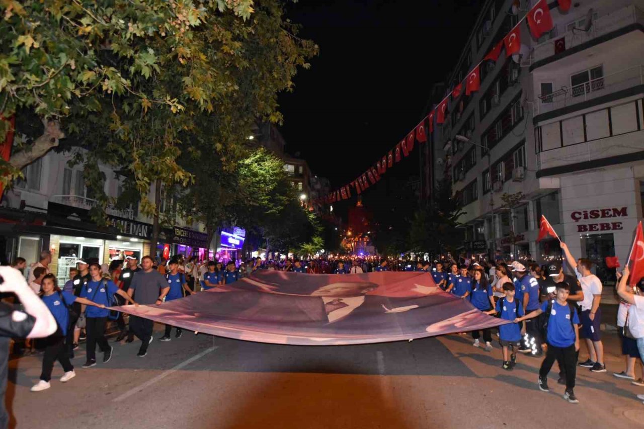 Manisa’da Zafer Bayramı coşkusu akşam da devam etti