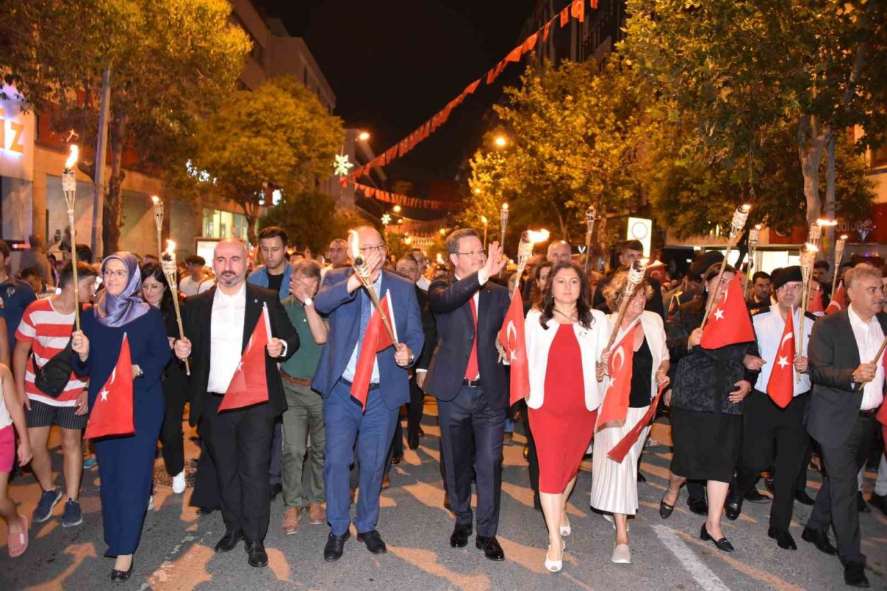 Manisa’da Zafer Bayramı coşkusu akşam da devam etti