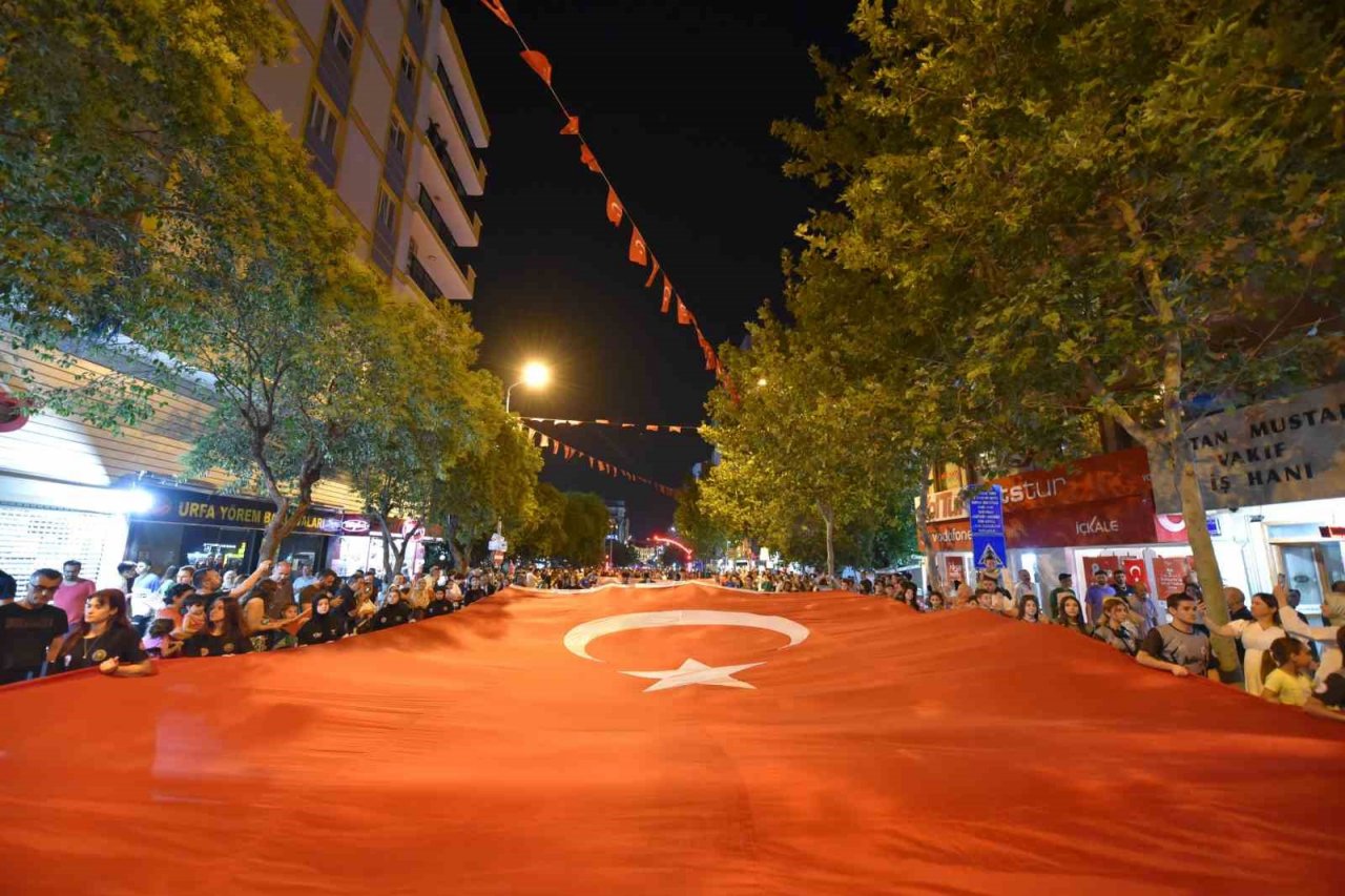 Manisa’da Zafer Bayramı coşkusu akşam da devam etti