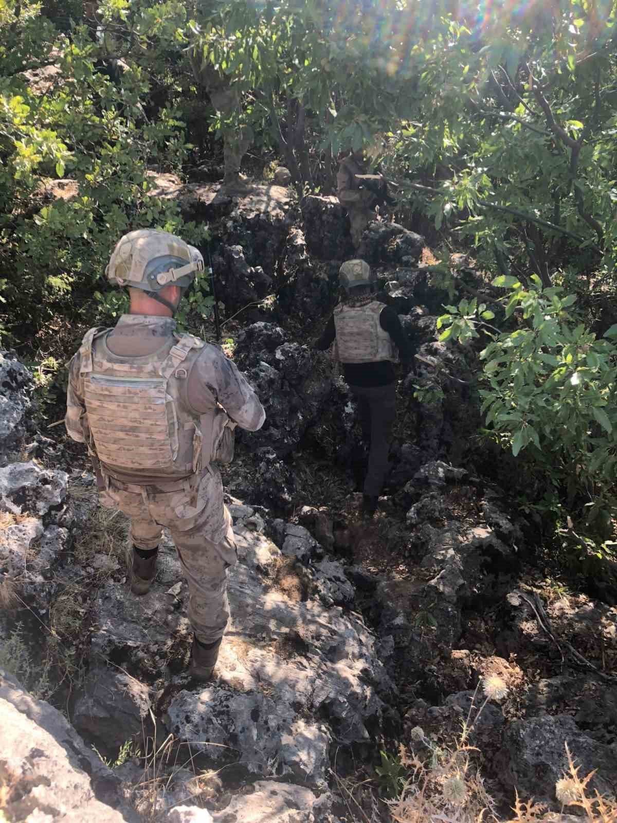 Terör örgütü mensuplarına ait yaşam malzemesi bulundu