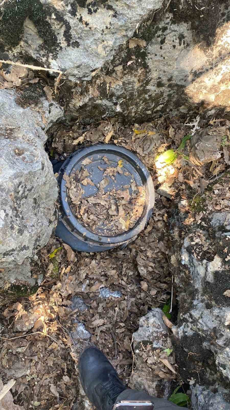 Terör örgütü mensuplarına ait yaşam malzemesi bulundu