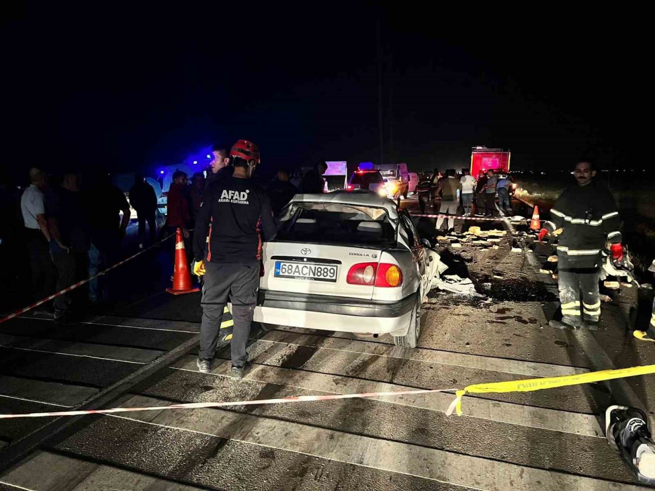 Aksaray’da otomobil kamyonetle çarpıştı: 1 ölü, 2 ağır yaralı