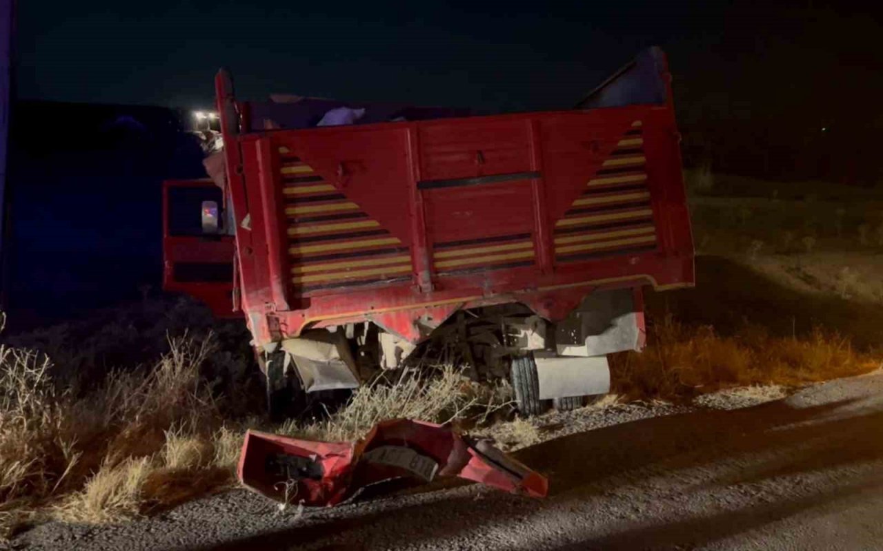 Aksaray’da otomobil kamyonetle çarpıştı: 1 ölü, 2 ağır yaralı