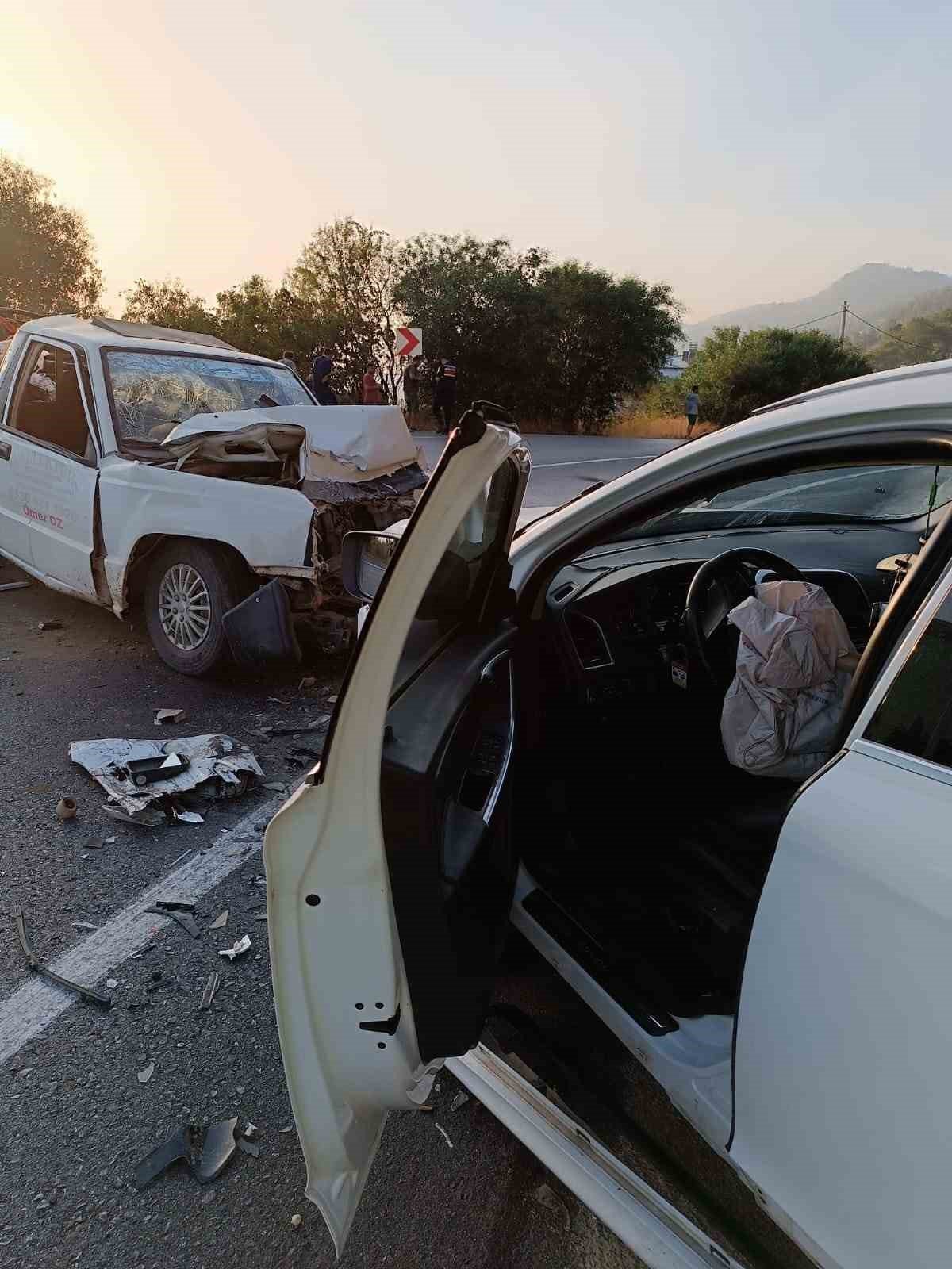 Hatalı sollama kaza getirdi: 4 yaralı