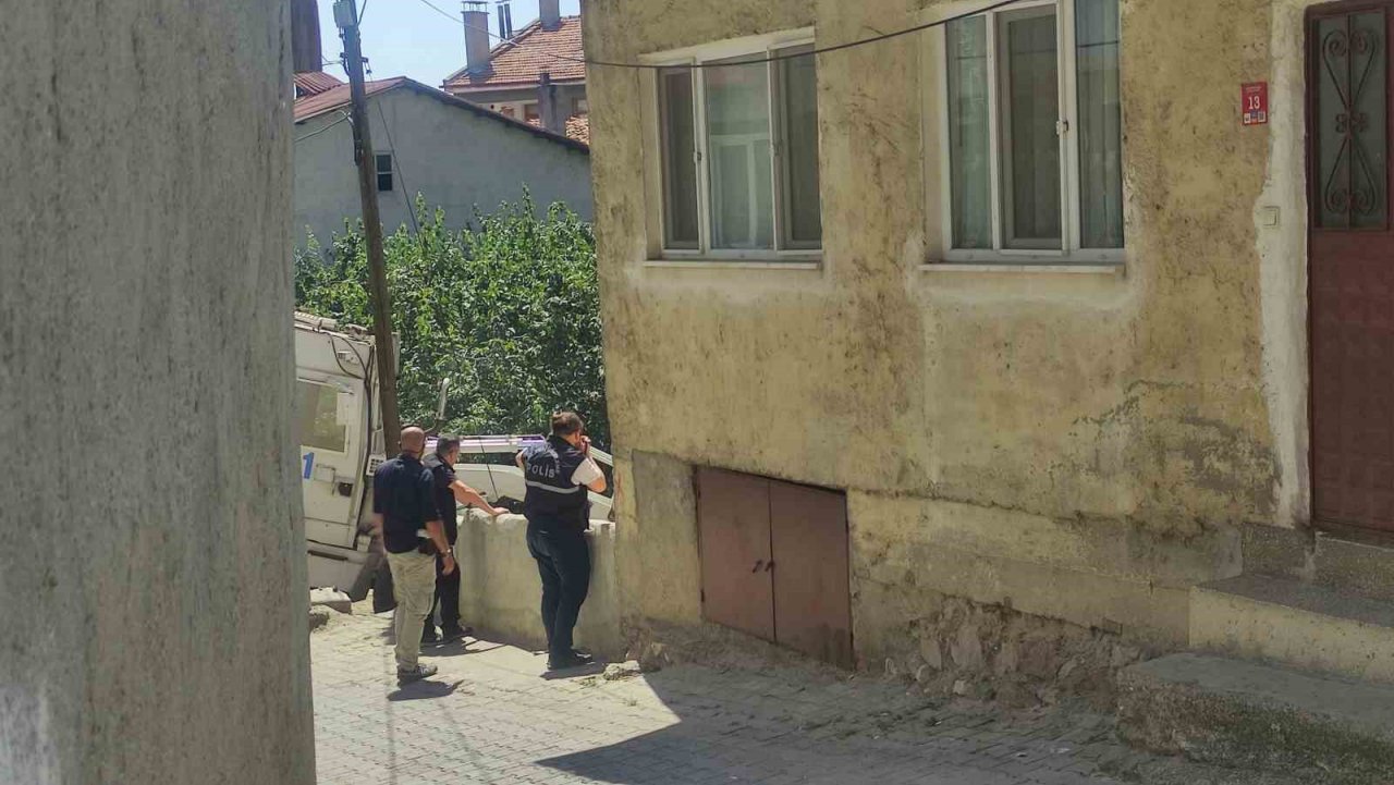 ‘Babam bahçeye bomba gömmüş’ iddiası polis ekiplerini harekete geçirdi