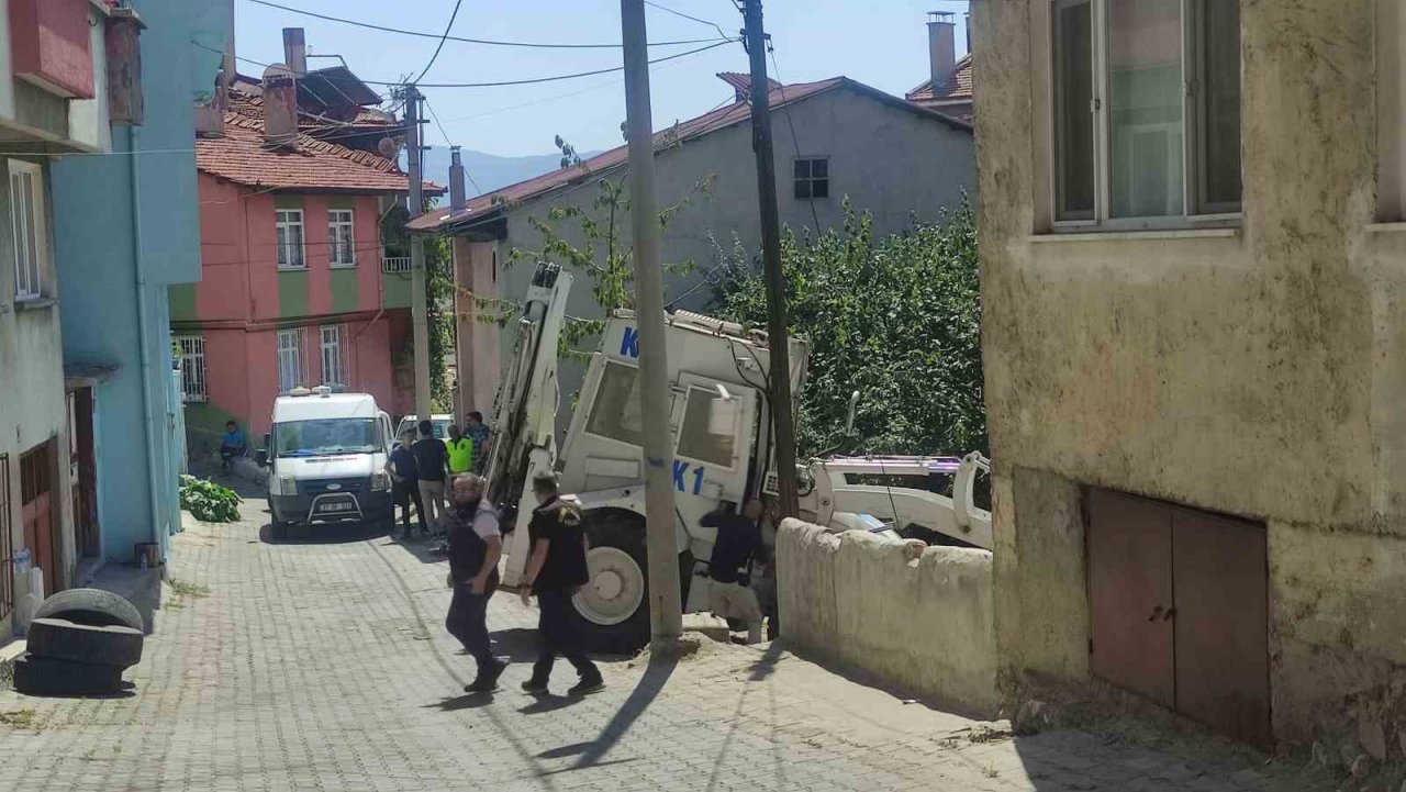 ‘Babam bahçeye bomba gömmüş’ iddiası polis ekiplerini harekete geçirdi