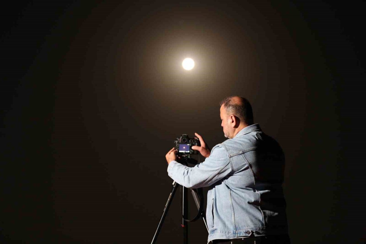 Süper ay şölen oluşturdu: Fotoğraf tutkunları akın etti