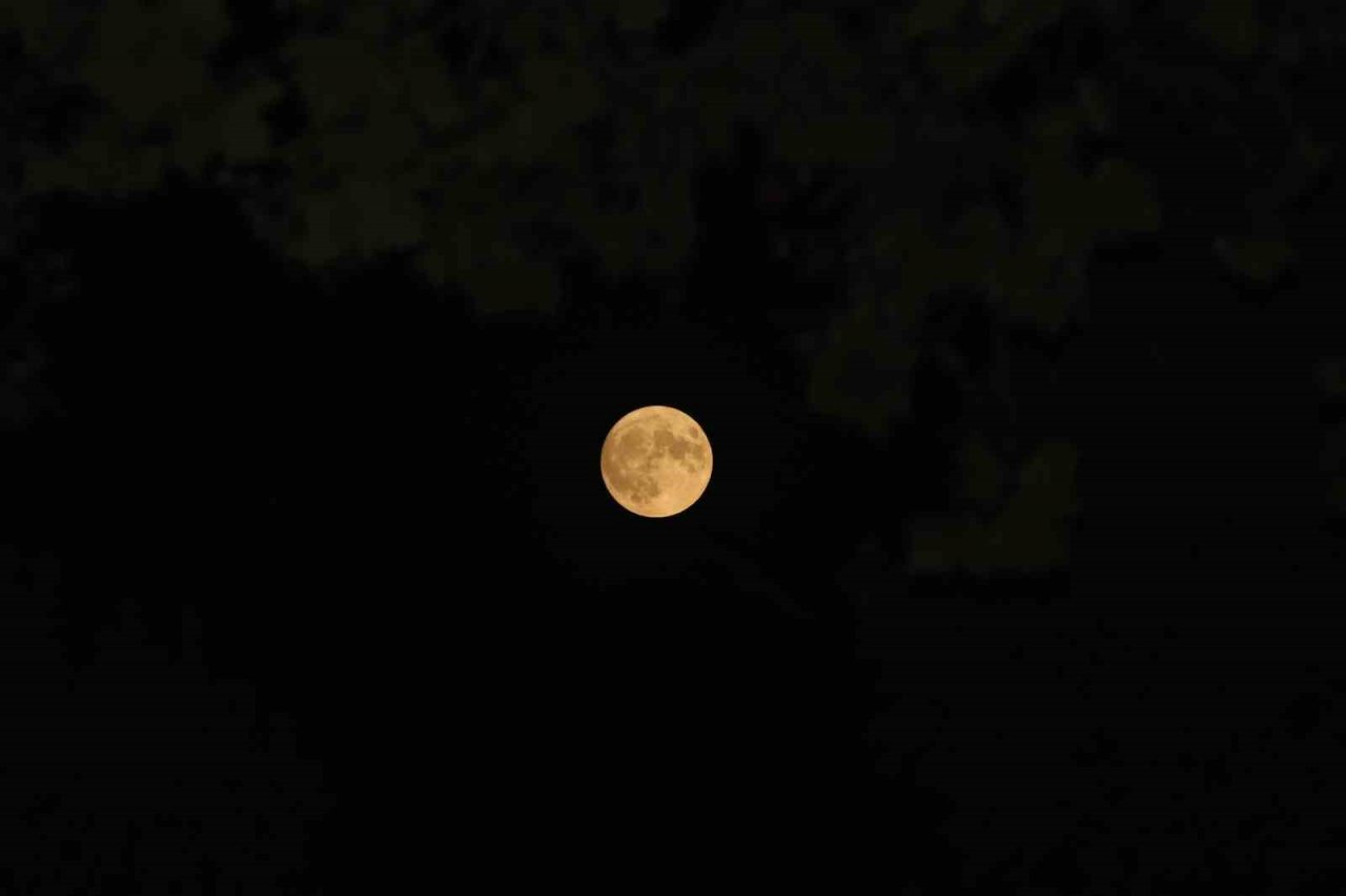 Süper ay şölen oluşturdu: Fotoğraf tutkunları akın etti