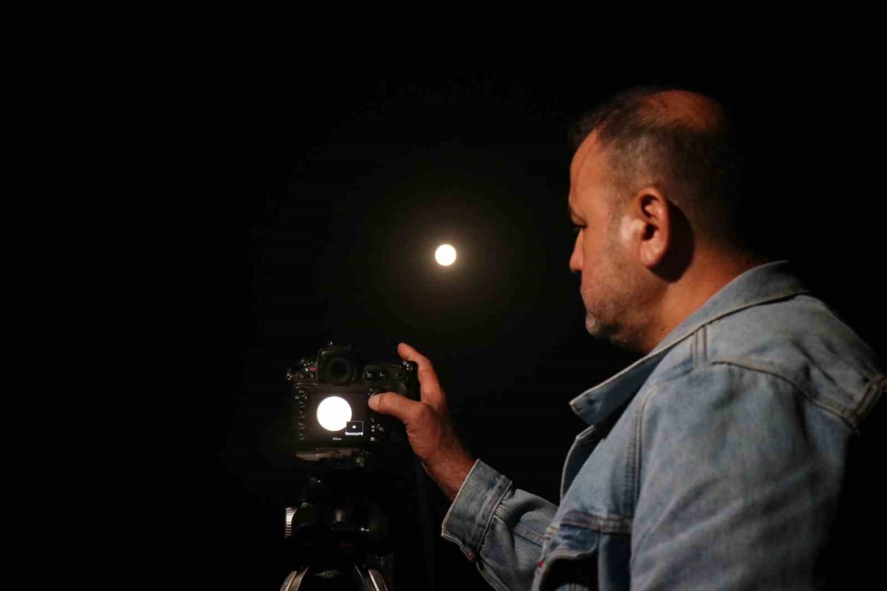 Süper ay şölen oluşturdu: Fotoğraf tutkunları akın etti