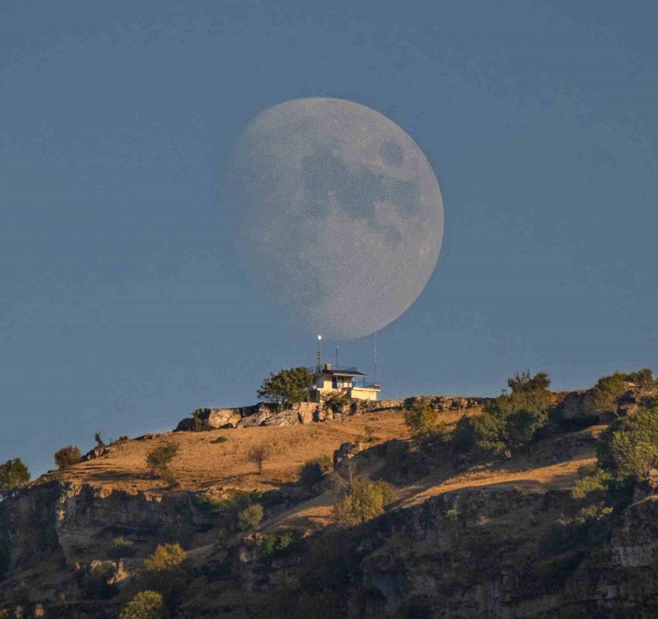 Süper mavi ay Burdur’da kartpostallık görüntüler oluşturdu