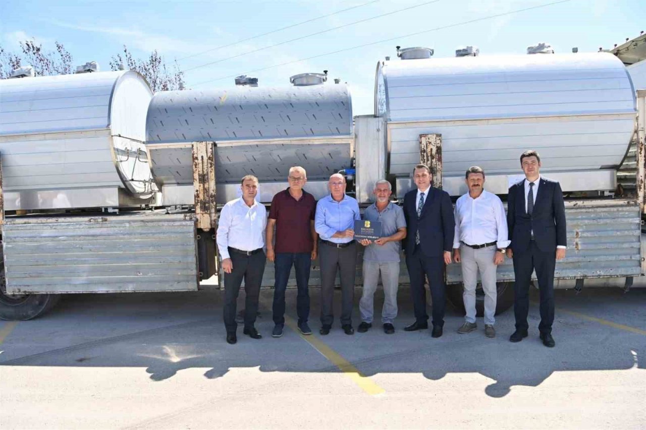 Balıkesir Büyükşehir’den üreticilere süt soğutma tankı desteği