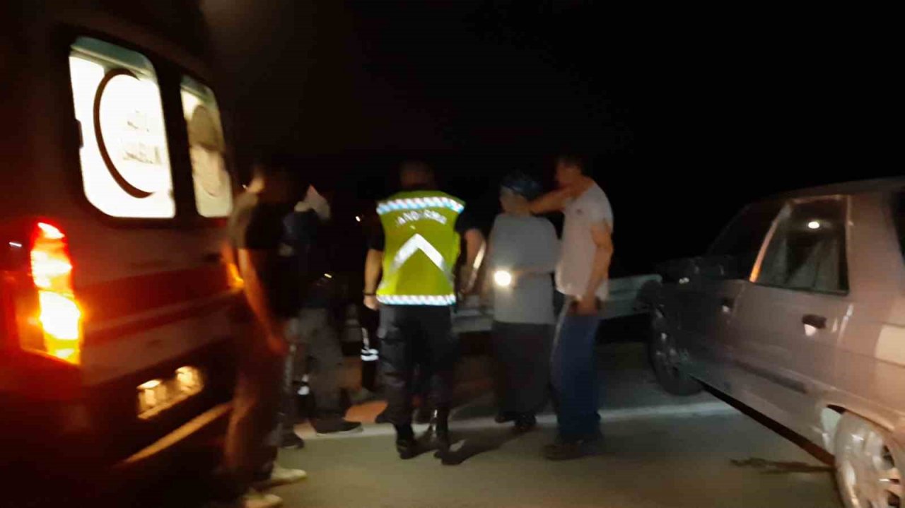 Kaza yaptı, ardından bariyerlere savruldu: 2 yaralı