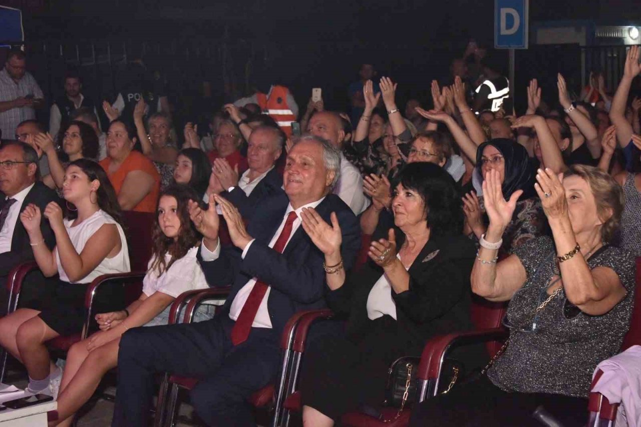 Bozüyük’te 30 Ağustos coşkusu Funda Arar ile yaşandı