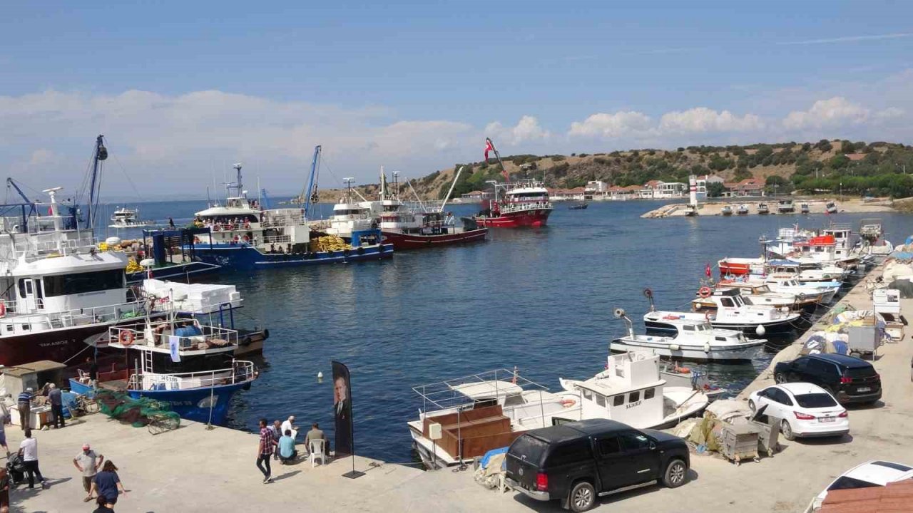 Çanakkaleli balıkçılardan dualı av sezonu açılışı