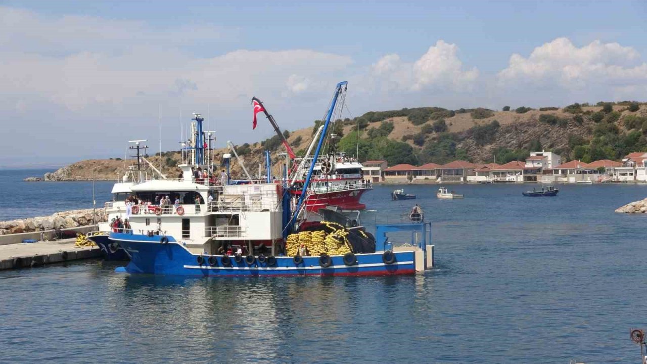 Çanakkaleli balıkçılardan dualı av sezonu açılışı