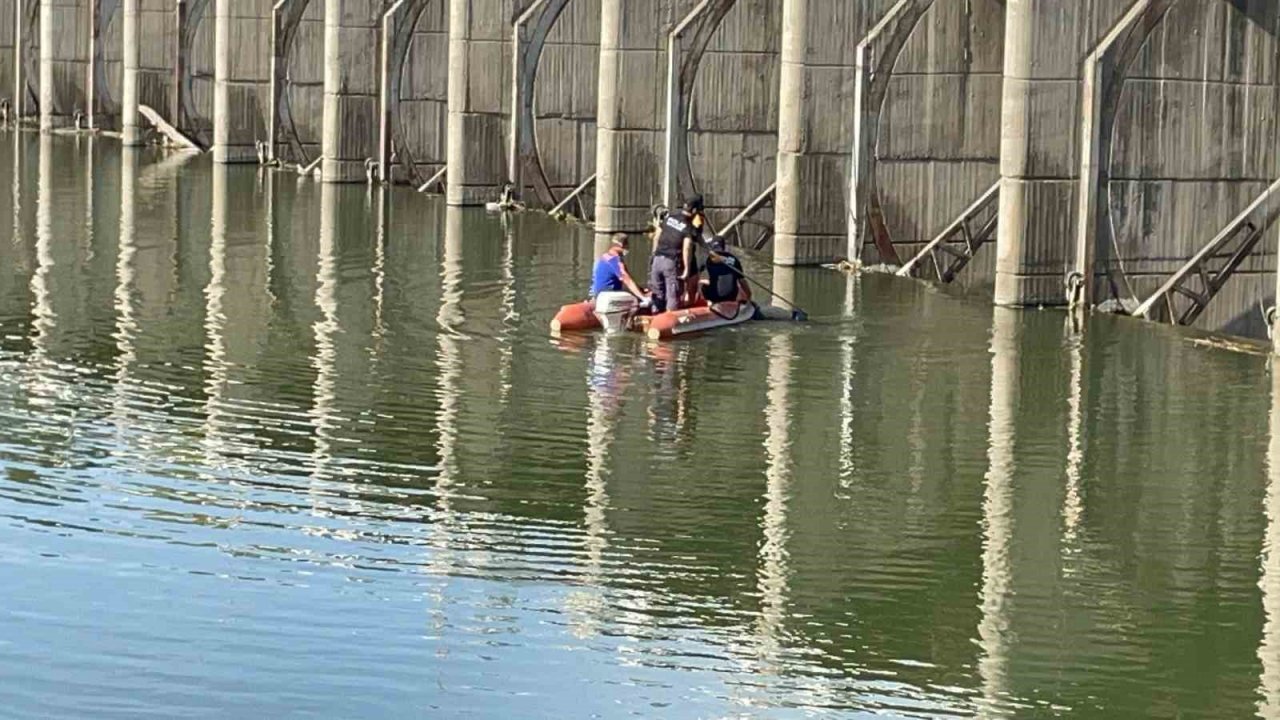 Bursa’da çayın kapaklarında ceset bulundu