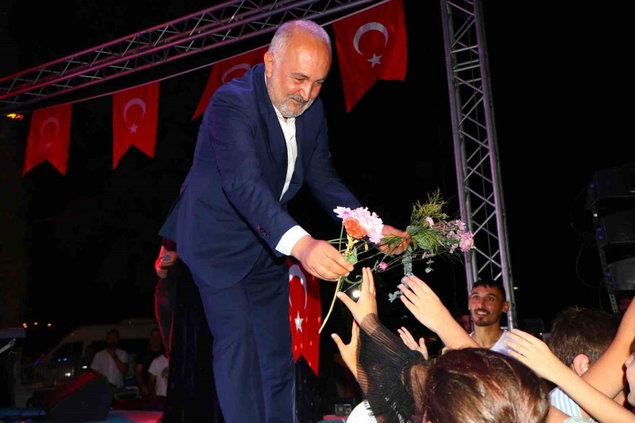 Çiftlikköy’de Azerin’li kutlama