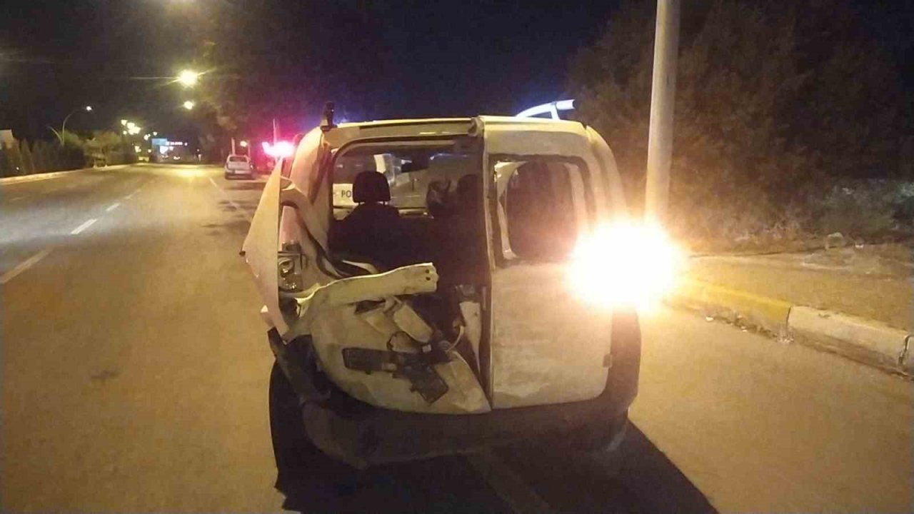 Otomobil, hafif ticari araca çarptı: 1 yaralı