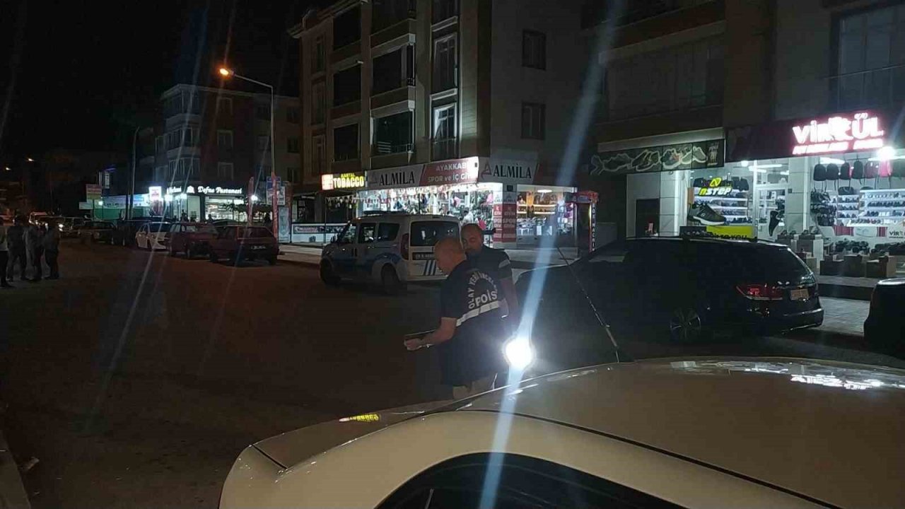 Sokak ortasında silahlı kavga