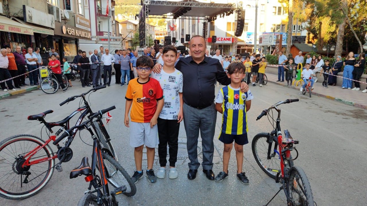 İskilip 4. Dolma, Turşu ve Çilek Festivali başladı