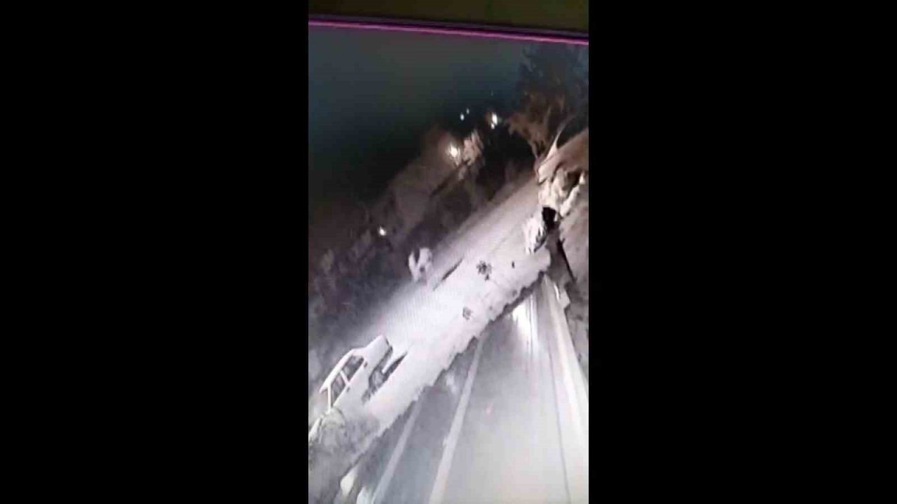 3 aracın kilidini patlatıp çalacak malzeme aradılar