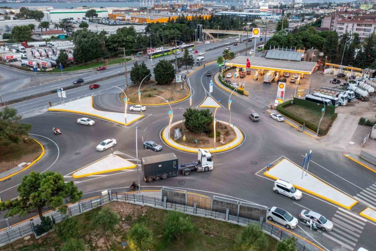 Derince Millet Bahçesi çevre yolları estetik görünüme kavuştu