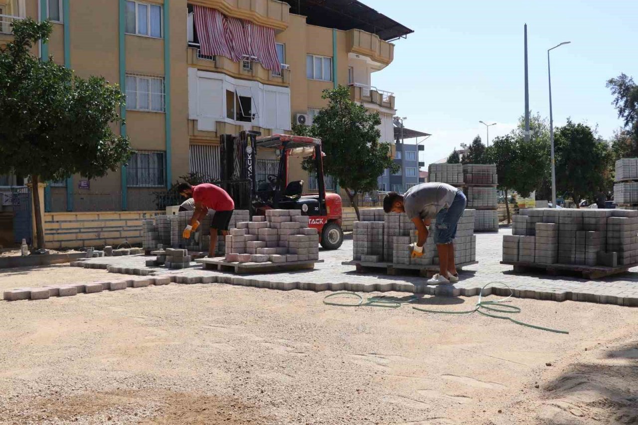 Yeşil Mahalle 374 Sokak’taki yol yenileme çalışmalarında ikinci etap başladı
