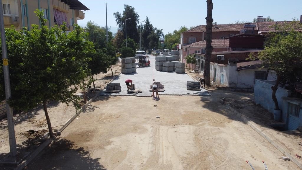 Yeşil Mahalle 374 Sokak’taki yol yenileme çalışmalarında ikinci etap başladı