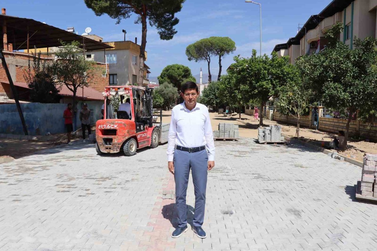 Yeşil Mahalle 374 Sokak’taki yol yenileme çalışmalarında ikinci etap başladı