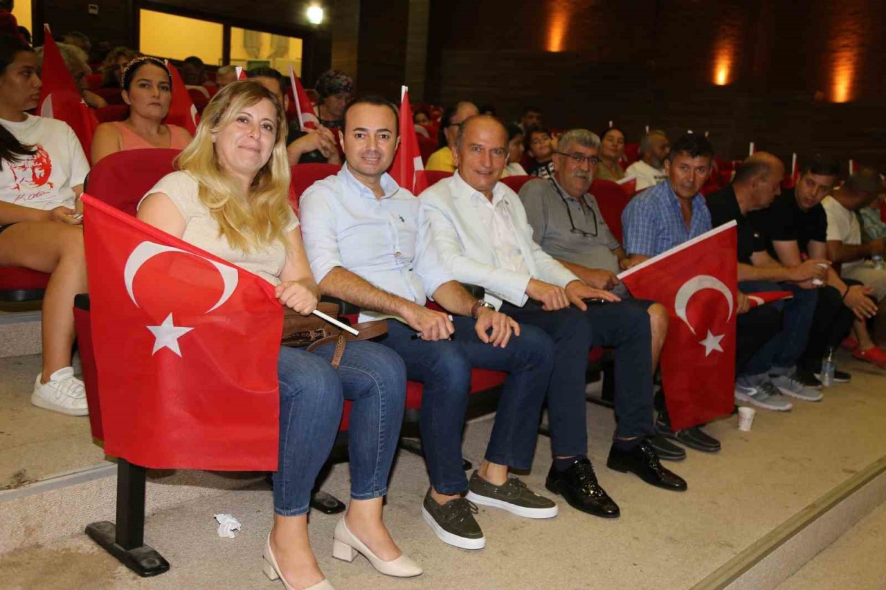 ‘Türk’ün Ateşle İmtihanı’ tiyatro oyunu beğeni topladı