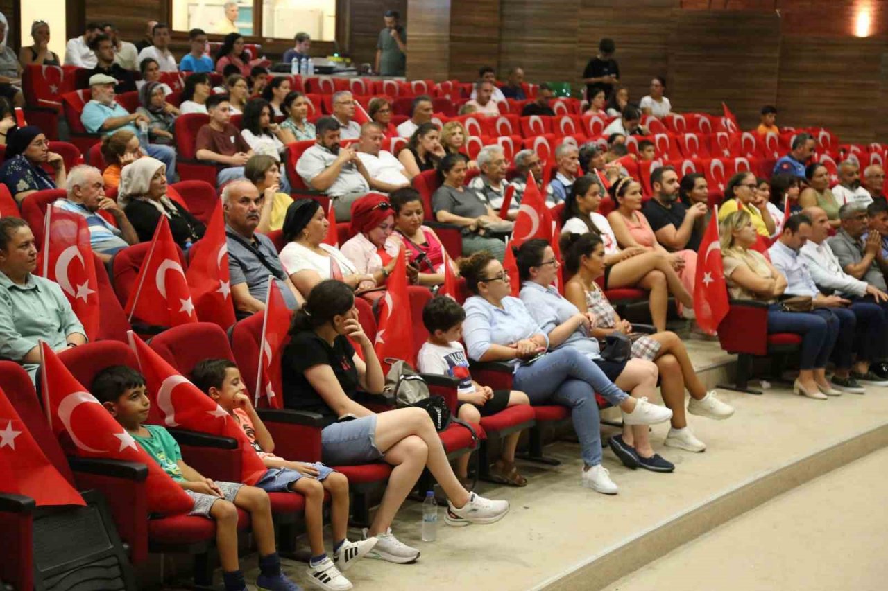 ‘Türk’ün Ateşle İmtihanı’ tiyatro oyunu beğeni topladı