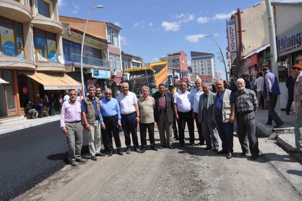 Eleşkirt’te sıcak asfalt