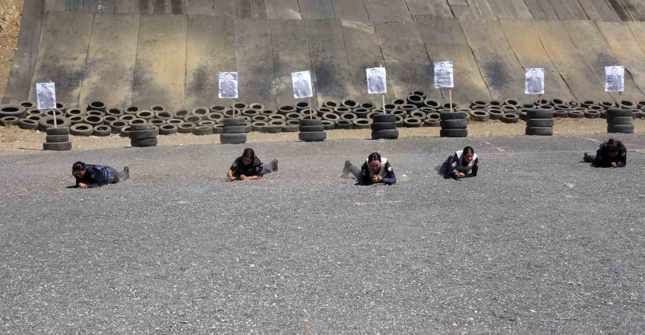Kadın polis adayları zorlu eğitim sürecinden geçiyor
