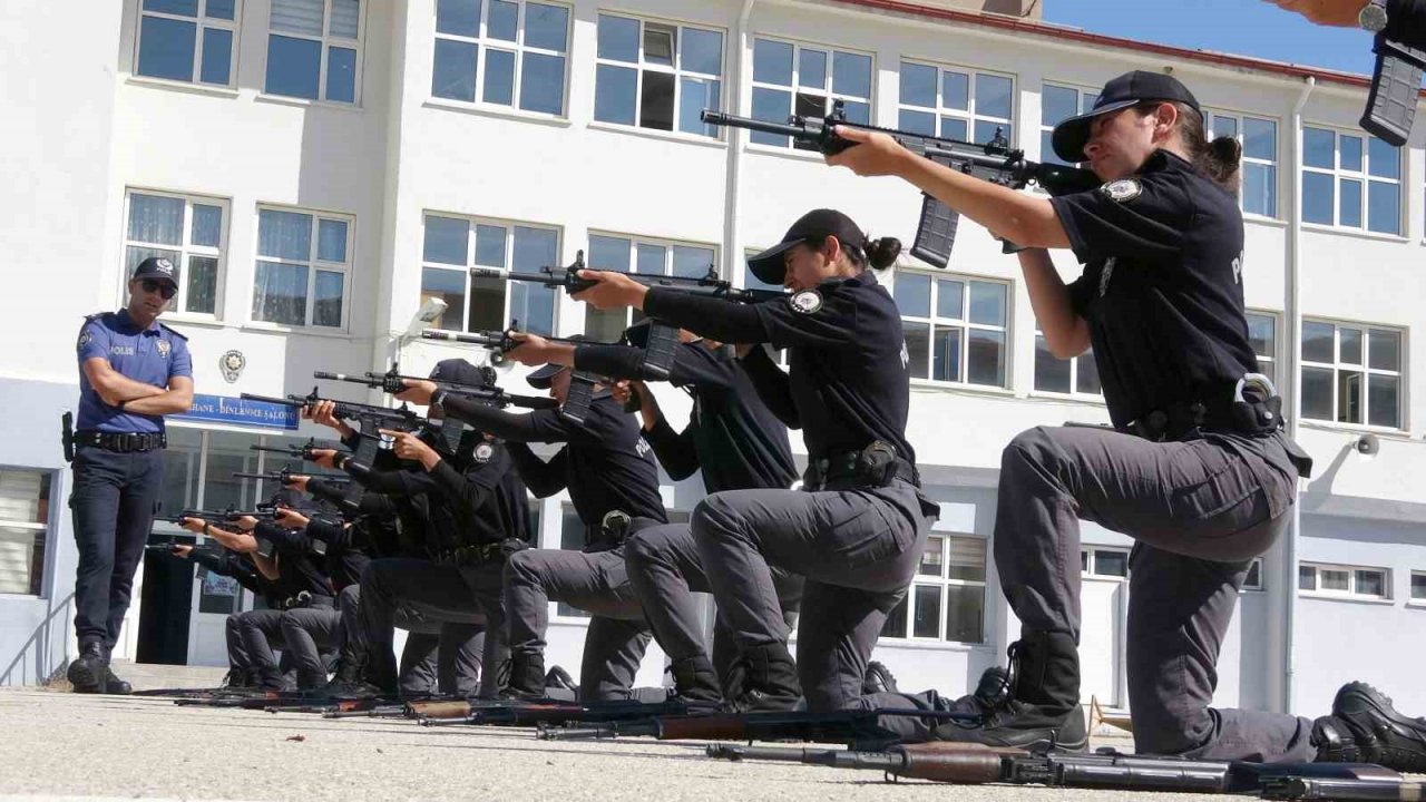 Kadın polis adayları zorlu eğitim sürecinden geçiyor