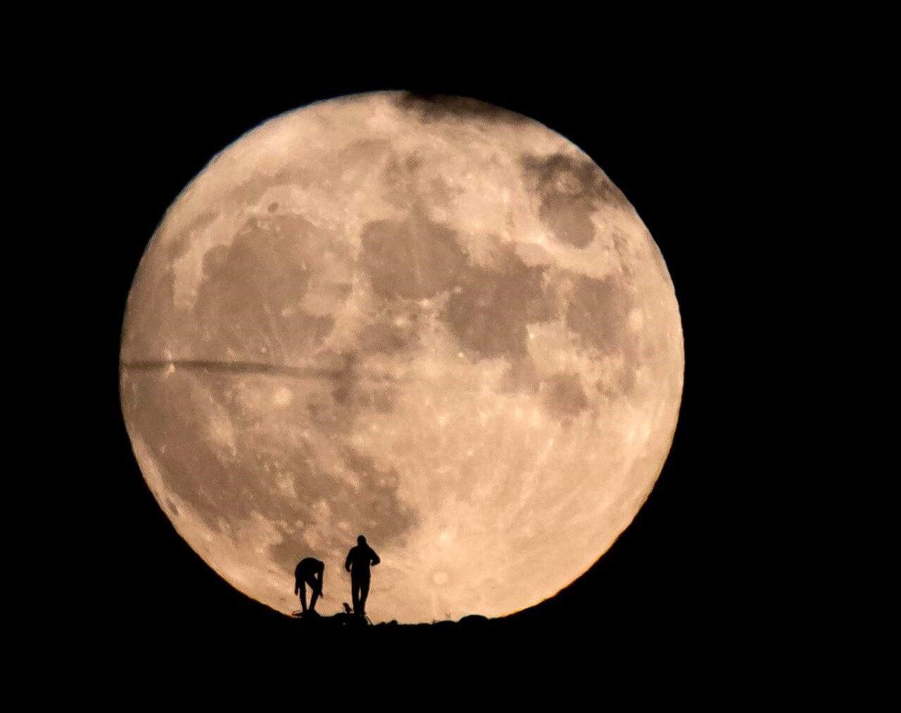 Erzincan’da ‘Süper Mavi Ay’ görsel şölen oluşturdu