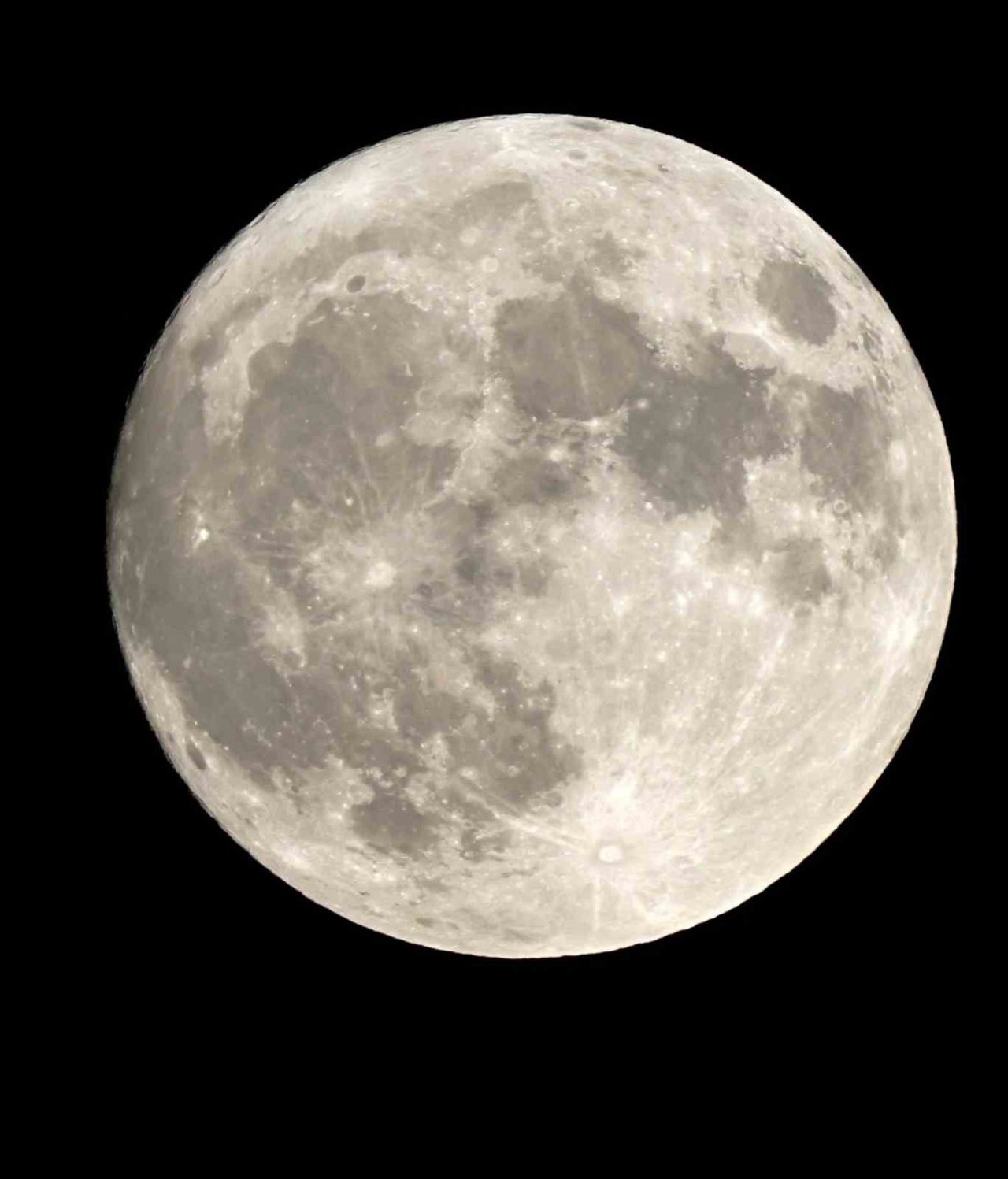 Erzincan’da ‘Süper Mavi Ay’ görsel şölen oluşturdu