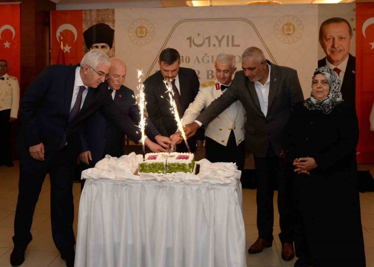 Vali Çiftçi: “Bu zaferle milletimiz tekrar tarihin öznesi olmuştur”