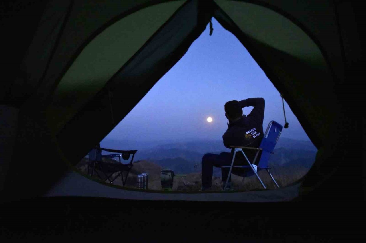 Gümüşhane’de “Mavi Ay” için zirvelere çıktılar, umduklarını bulamadılar