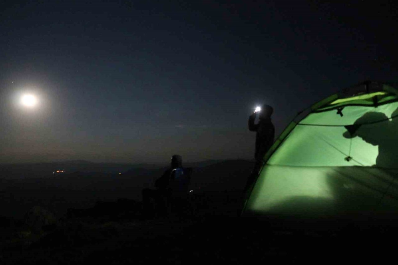 Gümüşhane’de “Mavi Ay” için zirvelere çıktılar, umduklarını bulamadılar