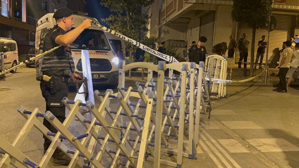 Güngören’de kahvehaneye silahlı saldırı: 2 ölü, 4 yaralı