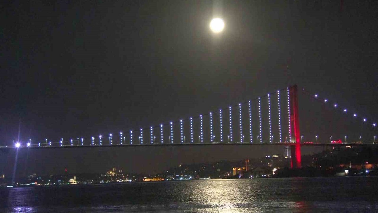 İstanbul’da “Süper Ay” manzaraları